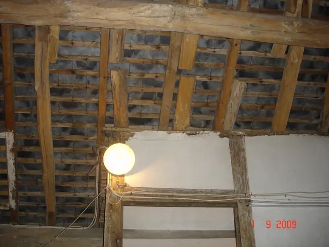 Combles en cours de préparation avant isolation