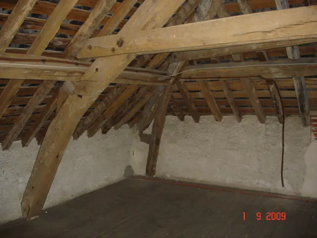 Charpente et murs des combles avant aménagement