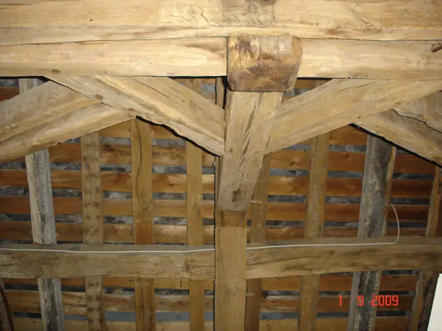 Poinçon et arbalétriers d'une charpente traditionnelle